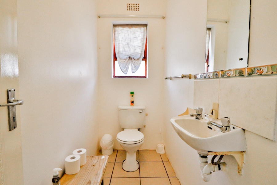 6 Bedroom Property for Sale in Country Club Western Cape
